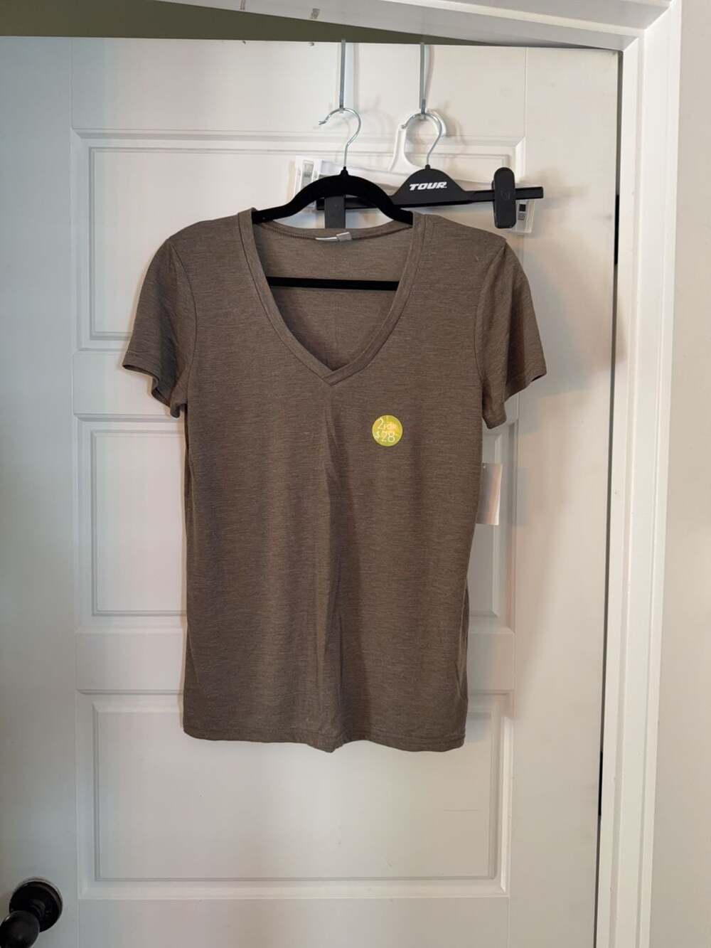 BP. Nordstrom V-Neck T-Shirt Olive Tarmac Size M